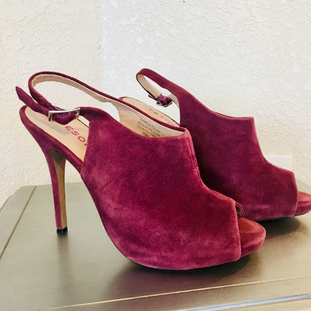 Cute wine colored heels for a night out.